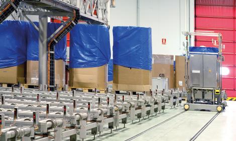 Salida de producción La instalación de Mecalux comienza cuando la mercancía ha cruzado el túnel de congelación.