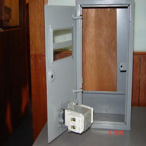 Transformador de medida Cable de acometida Sistema de protección y seccionamiento Caja de