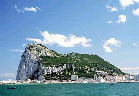 Llanito (o yanito) es una variedad lingüística de carácter coloquial utilizada comúnmente por los habitantes de Gibraltar. Consiste en una mezcla del inglés del RU y el español.