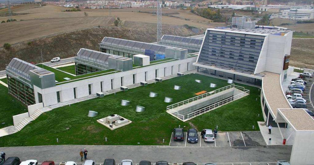 Centro Nacional de Energías Renovables (CENER) 200 personas 6 campos de actividad: - Eólica - Solar térmica - Solar fotovoltaica - Biomasa -