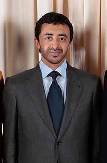 Sheikh (Jeque) Abdullah bin Zayed Al Nayahan, Canciller Aspectos familiares: Está casado con su Alteza Al Yaziabint Saif Al Nahyan y tiene 3 hijos: Fátima, Mohammad y Zayed.