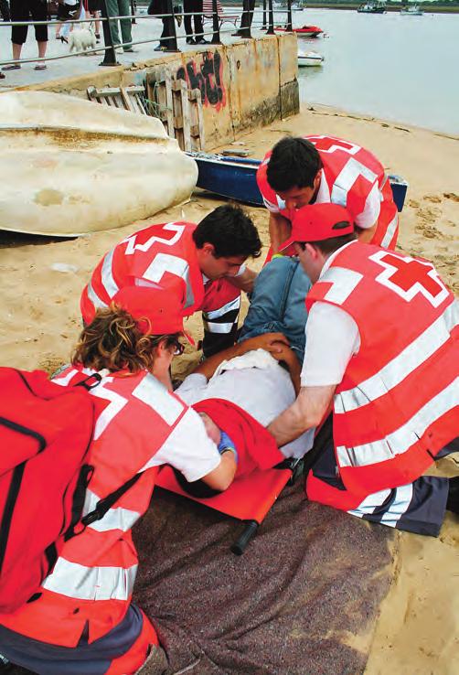 Inclusión Socorros y emergencias Andalucía COMPROMETIDOS CON LA PREVENCIÓN Y EL ALIVIO DEL SUFRIMIENTO EN TODAS LAS CIRCUNSTANCIAS Cruz Roja Española en Andalucía atendió el año pasado a más de 35.