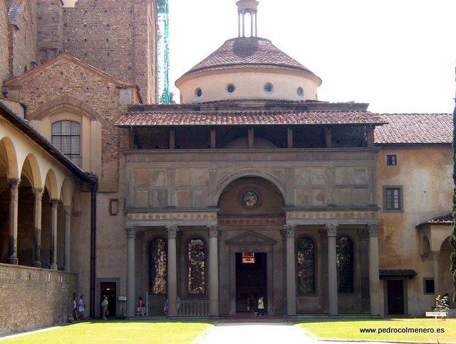 Capilla Pazzi - Filippo Brunelleschi En sus realizaciones arquitectónicas desaparecen los elementos medievales y se sustituyen por los clásicos.