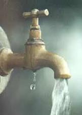 Servicio de agua Tiene acceso a agua potable (agua para consumo, que se puede tomar?