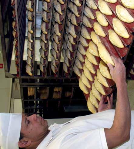 Pan La producción española de pan llegó durante el último ejercicio computado a 1,65 millones de toneladas, con un incremento interanual del 1,2%. El valor de esa producción rondó los 3.