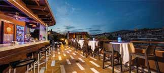 LA TERRAZA DEL CARMEN El Snack-Bar de nuestra terraza con vistas panorámicas a la Alhambra, el Albaicín, Sierra Nevada, y la vega de Granada