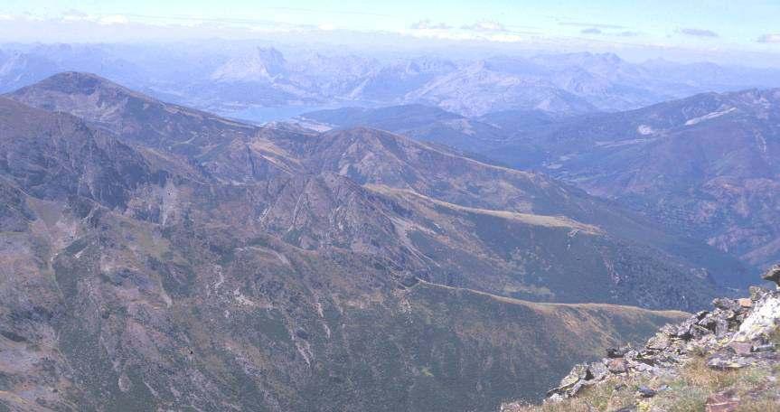 Paisaje calizo La principal característica del Parque Regional de Picos de Europa es su peculiar naturaleza geológica.