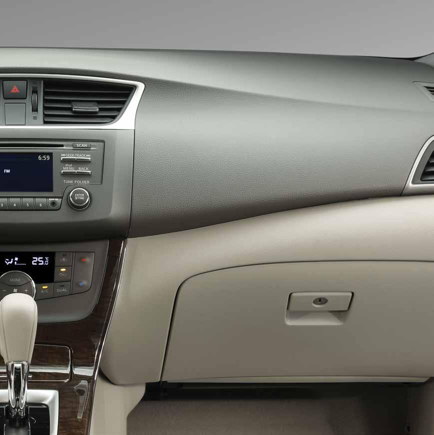 13 Domina tu destino en un cómodo espacio interior y crea la atmósfera ideal con los controles de audio al volante.