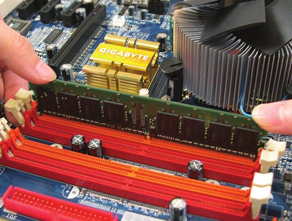 Muesca Un módulo de memoria DDR2 tiene una muesca, de forma que solamente puede encajarse en una posición.