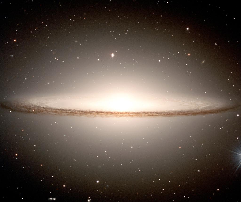 Galaxia del Sombrero M49