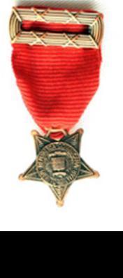 5 centímetros pasará una cinta de color rojo, blanco o azul turquí, según sea el distintivo con que se haya concedido la medalla.