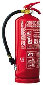 Un extintor es un aparato compuesto por un recipiente metálico o cuerpo que contiene el agente extintor, que ha de presurizarse, constantemente o en el momento de su utilización, con un gas impulsor