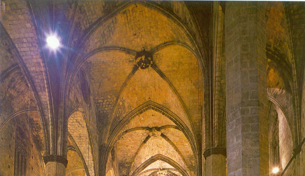 ornamentación. Ejemplos: catedrales de Palma, Gerona, Barcelona, Tarragona y Santa María del Mar; ésta última de gran belleza y majestuosidad. Como edificio civil, el castillo de Bellver en Mallorca.