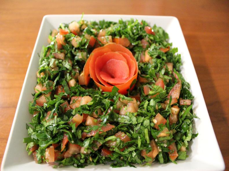 Amanides/Ensaladas/Salads El Fattush es una ensalada típica de los países árabes del mediterráneo oriental.