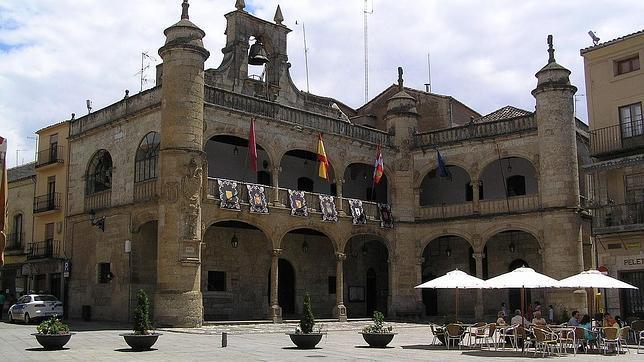 Ciudad Rodrigo Todo amante de la arquitectura debe visitar esta ciudad en la que uno se siente como en un auténtico museo al aire libre gracias a lugares como su Plaza Mayor, la catedral o el