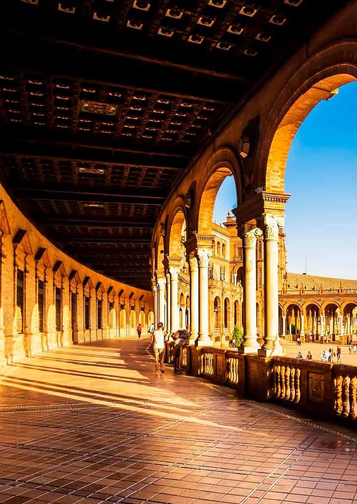 Sevilla Sevilla, capital de Andalucía posee gran cantidad de atractivos culturales, arquitectónicos, artísticos, turísticos y de ocio.