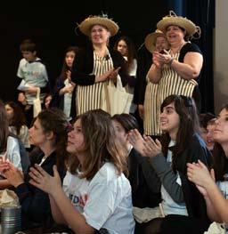 Bones Pràctiques Joc teatral sobre productes locals Dades quantitatives»»1 escola, 85 alumnes, 15 professors, 4 dones -de la Cooperativa de Dones d Agios Antonios- han participat en l acció pilot,