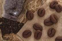 GALLETAS GRANOS DE CAFÉ Ingredientes: 230gr de Harina de trigo 20gr de Chocolate en polvo sin azúcar 130 de Mantequilla a