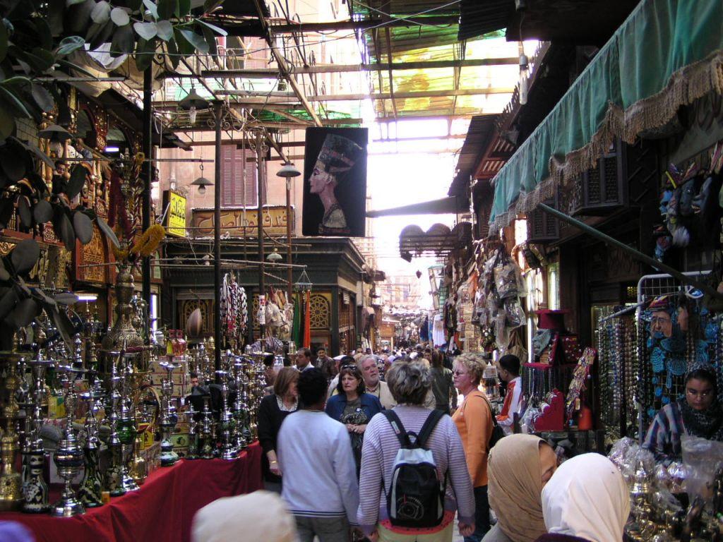 Día 10º: ASWAN / EL CAIRO (Desayuno y alojamiento) Desayuno. Visita de los Templos de Kalabsha. Desembarque y traslado al aeropuerto. Vuelo de línea regular hacia El Cairo.