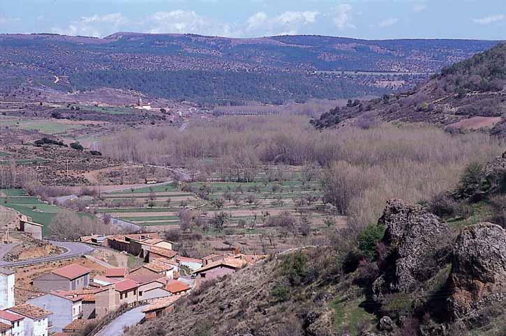 5.1. Riegos del eje principal: Río Guadalaviar Acequia del Barranco Hondo (Tramacastilla) Se trata del primer riego del Río Guadalaviar, situado al Sur del municipio, en la margen izquierda.