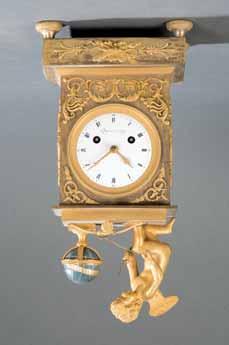725 726 727 725 Reloj de sobremesa de bronce dorado, francés, Epoca Directorio, h. 1789.