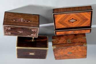 865 866 867 868 869 866 Caja escribanía victoriana, de caoba, Inglaterra siglo XIX. Con compartimentos al interior. Medidas: 12,5 x 23 x 30 cm.