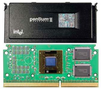Imagen de un Pentiun II. A la derecha, un adaptador para poder usar prosesadores Pentun III &RSSHUPLQH en Slot 1.