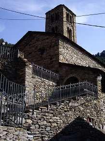 mejores ejemplos de su época y la única en Andorra con ventanas gemelas dobles, divididas por parteluces.
