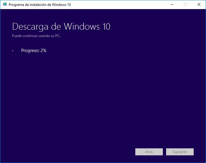 Copiar Windows 10 en 5. En la siguiente paso se descargan los archivos de instalación y se crea la memoria USB. Este proceso se completa automático y toma algún tiempo.