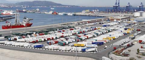 Los puertos son las infraestructuras nodales vinculadas al transporte marítimo