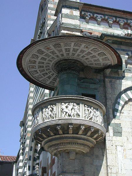 ESCULTURA: GHIBERTI Y DONATELLO DONATELLO (Florencia, 1386-1468) La predicación pública que hacían los dominicos y franciscanos en las calles y plazas aconsejó la construcción de púlpitos al aire