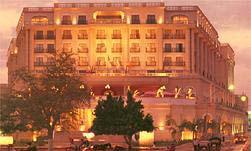 incremento de 11.0% en los ingresos consolidados. Hoteles Propios Estadísticas Hoteles Propios Total Ciudad Playa % Var. Real % Var.