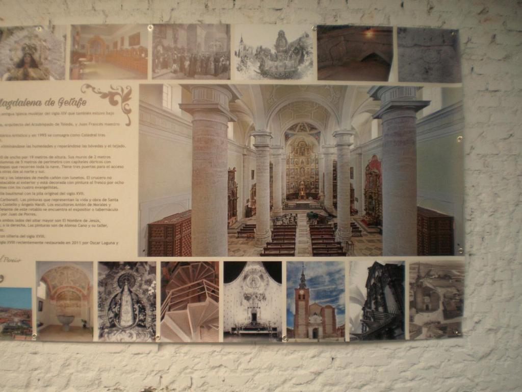 Entre los diversos grupos de fotografías, en el ala noreste del edificio, podemos ver un precioso conjunto con una magnífica perspectiva, en color, del interior de la Catedral, rodeada de antiguas