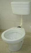 Para su funcionamiento requiere un fluxómetro Inodoro: toilet, water closet, WC, retrete.