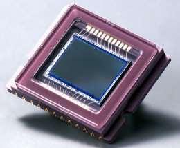 El CCD En un sensor CCD, la información de cada una de las celdas es enviada a través del chip hacia una de las esquinas, y ahí un convertidor análogo a digital traduce el valor de cada una de