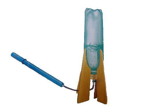 La siguiente imagen muestra el prototipo del cohete de agua que se utiliza. El estudio teórico del movimiento de estos cohetes es más o menos complicado.