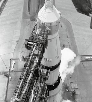 La misión Apolo 11 duró 195 horas, 18 minutos y 35 segundos (unos 36 minutos más de lo planeado).