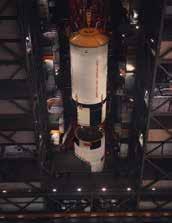 Saturno V La segunda fase (S-II) se prepara para su acoplamiento a la primera fase (S-IC) El cohete Saturno V fue el más