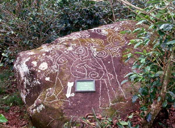 327 Figura 13-5 Petroglifo localizado entre los sitios Nájera y Cusquerre.