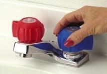 sujetar y accionar las llaves de agua con mayor facilidad.
