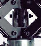 Sistema único de pantógrafo ofrece un agarre excepcional y previene la desalineación durante la extracción. Equipado con un gancho de elevación y un cáncamo de ojo para facilitar su manejo.