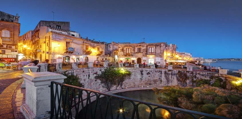 Muy probablemente es la ciudad siciliana más hermosa y una de las más bonitas de Europa, y ha sido recientemente condecorada con el título de Patrimonio