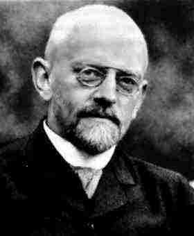 Antecedentes Formalismo matemático - David Hilbert (siglo 19) propone una serie de axiomas y reglas de inferencia para la geometría euclideana.