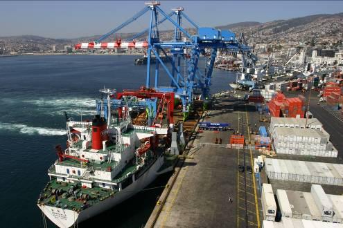 Puertos Públicos en Chile Seis empresas operan con una o más