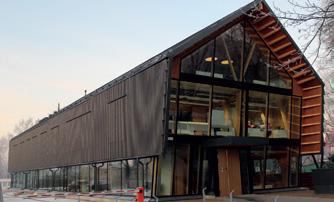 En 2014 Lemeks se mudó a un edificio de oficinas recién construido, donde las vigas de madera laminada de diseño especial