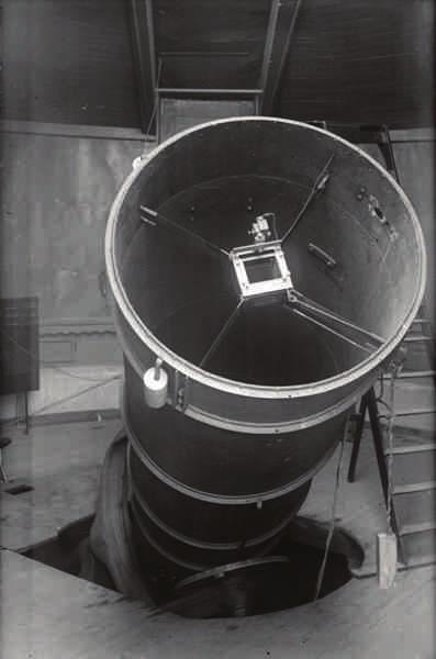 Con la intención de que el instrumento pudiera montarse en las cúpulas de 6 metros de diámetro del viejo edifico del observatorio, se