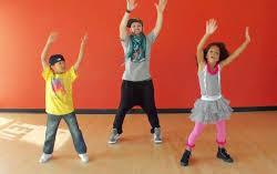 FUNKY/ HIP HOP El funky i el hip-hop són activitats que ens ajuda a treballar amb el cos, aprofitem els moments de ball per treballar aspectes com la coordinació i les habilitats motrius a la vegada