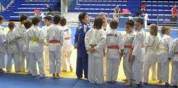 JUDO El judo com activitats esportiva física desenvolupa un paper social i aporta valors ètics i morals al nins que són imprescindibles per a la seva formació i educació.