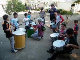 BATUCADA La batucada és una manifestació musical amb instruments de percussió.