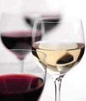Con la edad los vinos tintos se aclaran, mientras que los blancos tienen tendencia a adoptar un color más m oscuro.